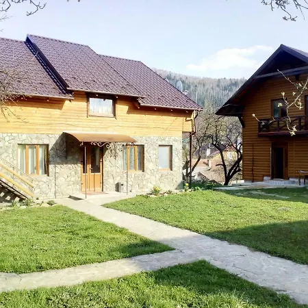 ホームステイ Rosinka ヤレムチャ